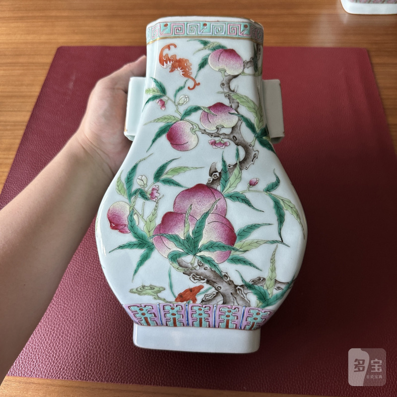 清光绪 青釉粉彩九桃纹贯耳瓶一对 - 图19